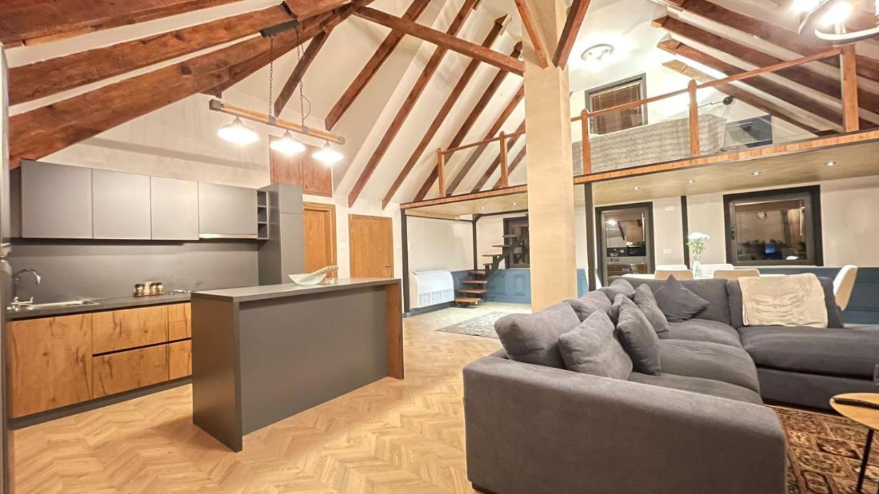 Heart Of Cozy Loft With Fireplace Appartement Tirana