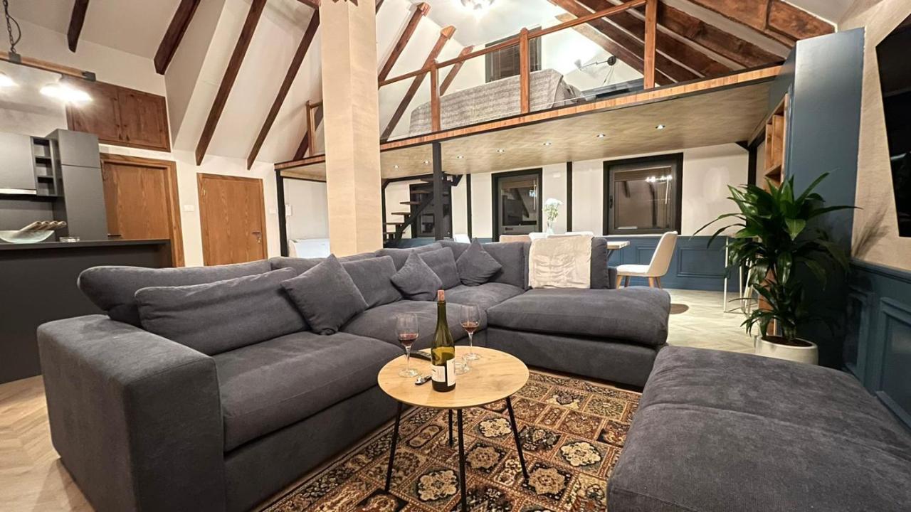 Heart Of Cozy Loft With Fireplace Appartement