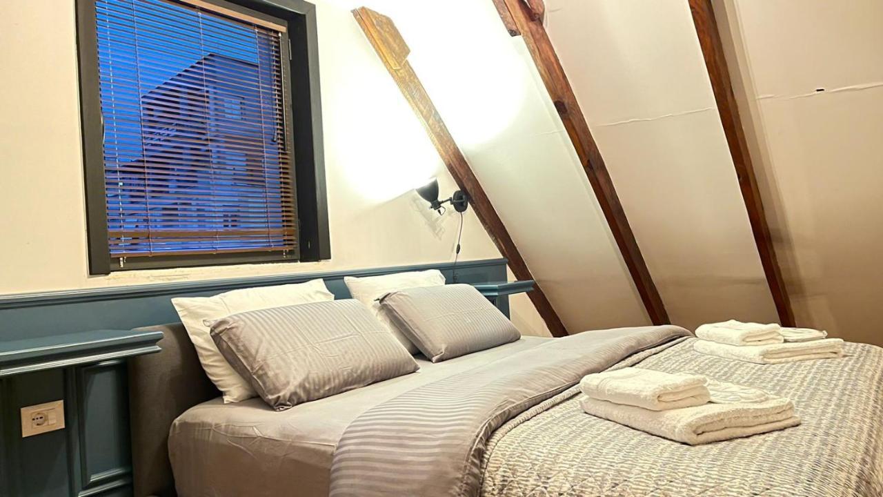 Heart Of Cozy Loft With Fireplace Appartement