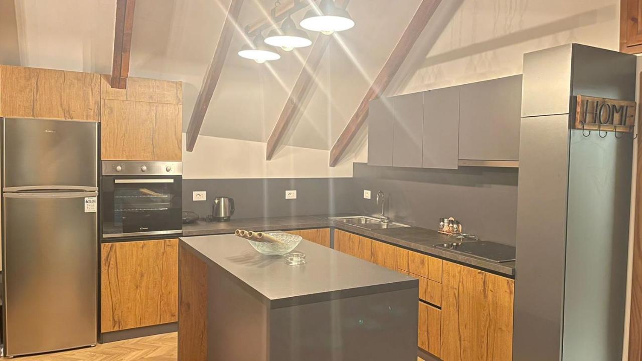 Heart Of Cozy Loft With Fireplace Appartement