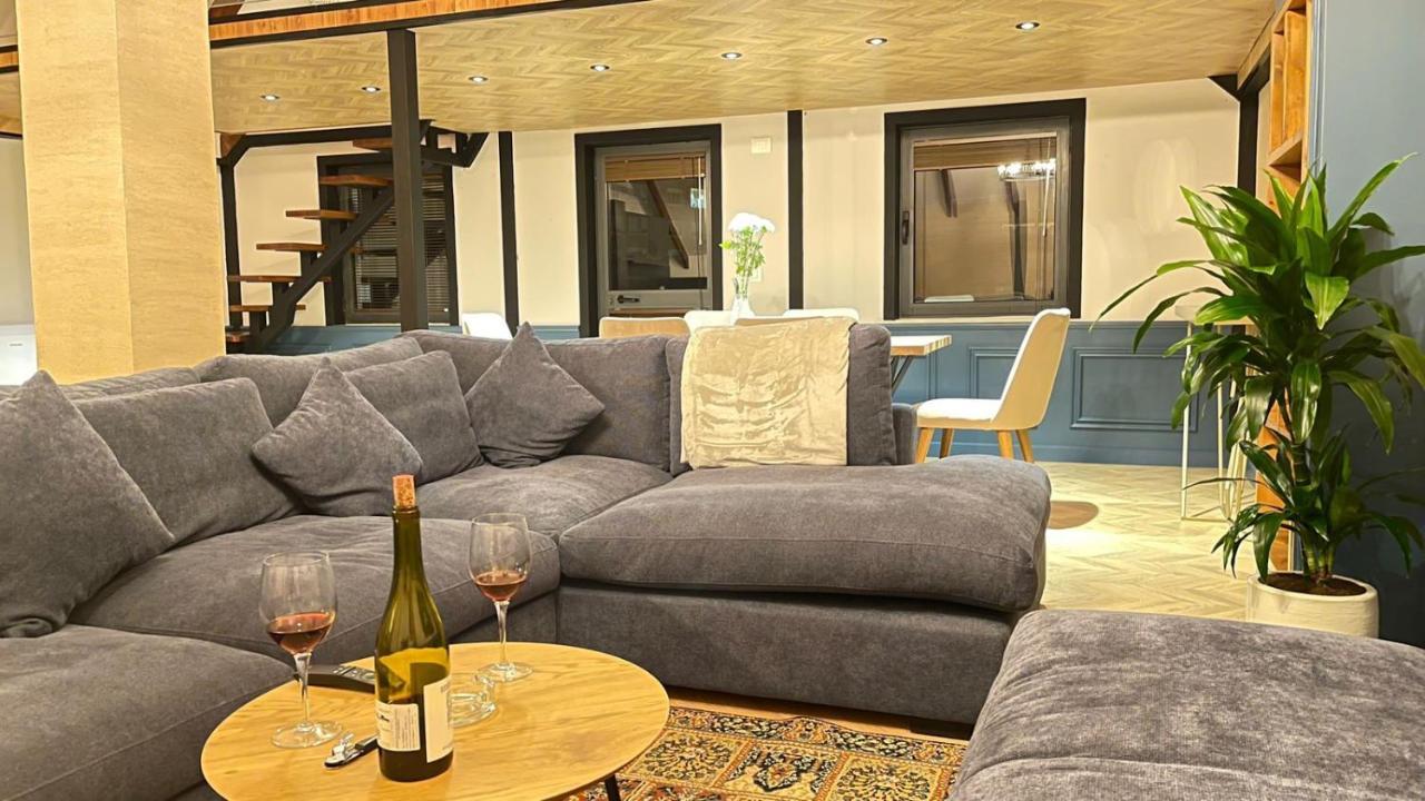 Heart Of Cozy Loft With Fireplace Appartement